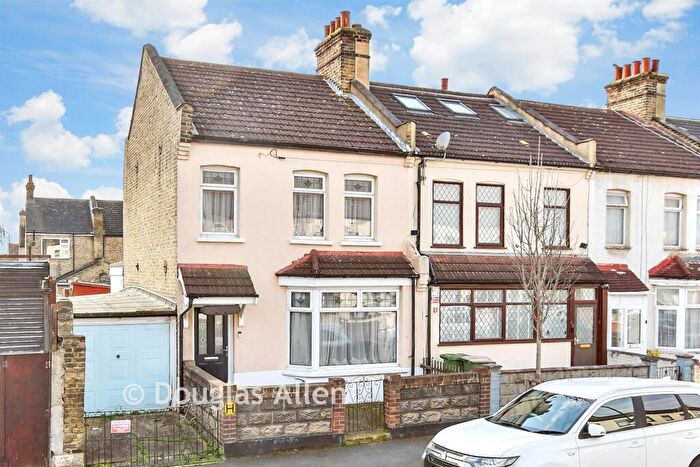 3 Bedroom End Of Terrace House For Sale In Alexandra Road, East Ham, E6