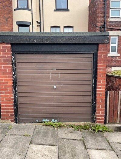 Garage / Parking To Rent In Garage, Rear Victoria Terrace, Leeds, LS3