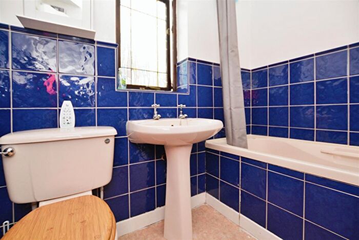 2 Bedroom Semi-Detached House For Sale In Rosemount Drive, Scunthorpe, DN16