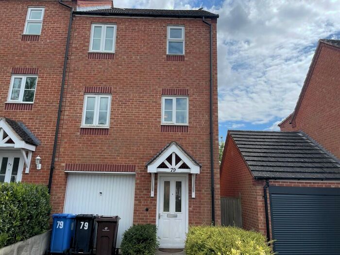 3 Bedroom Town House To Rent In Highfields Park Drive, Derby, DE22