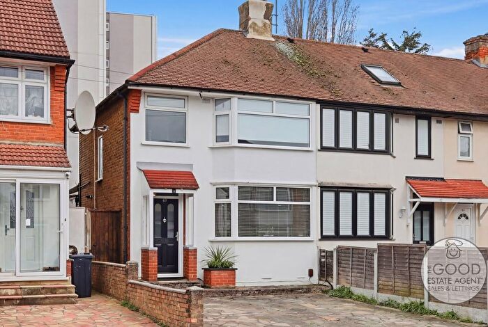 3 Bedroom Property For Sale In Wansford Road, Woodford Green, IG8