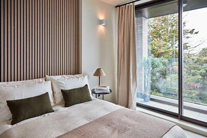 Studio To Rent In Greenhill Way, Harrow, HA1