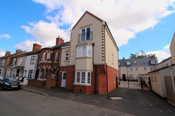 2 Bedroom Flat To Rent In Temple Street, CV21