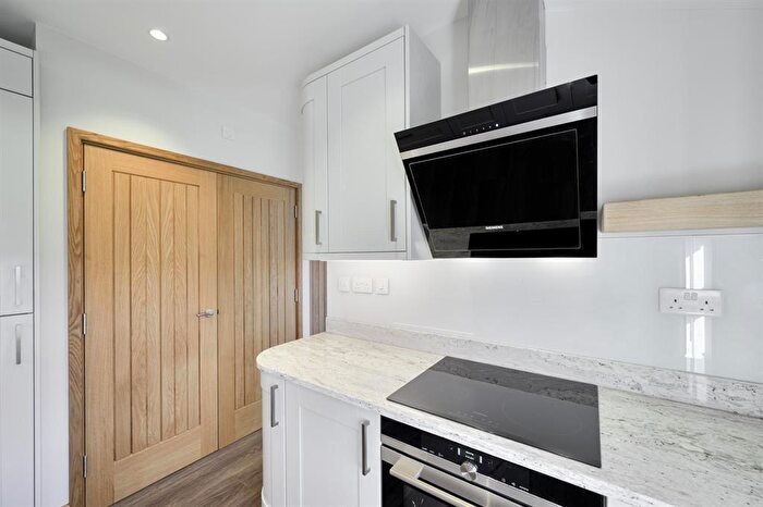 2 Bedroom Apartment To Rent In Lonsdale Square, Lonsdale Road, Harborne, Birmingham, B17