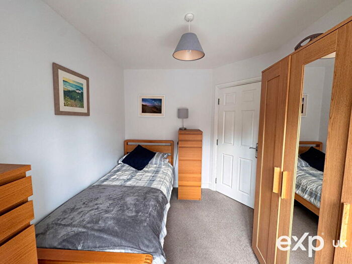 4 Bedroom Semi-Detached House For Sale In Discovery Drive, Kings Hill, West Malling, Kent, ME19