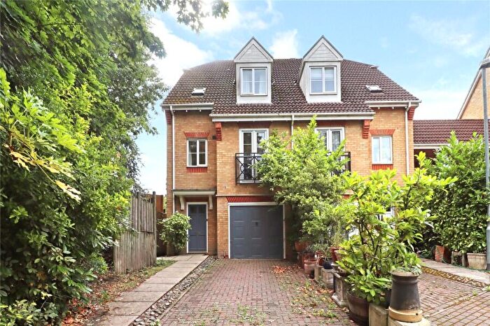 4 Bedroom Semi-Detached House To Rent In Woking, Surrey, GU22