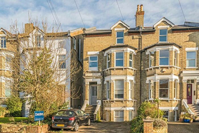 3 Bedroom Flat For Sale In King Charles Road, Surbiton, KT5