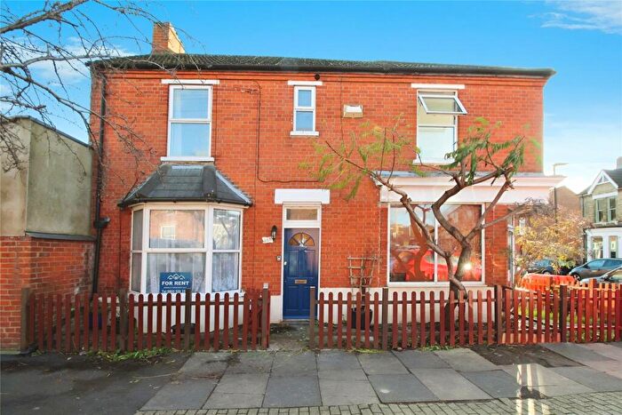 3 Bedroom Semi-Detached House To Rent In Stanley Street, Bedford, Bedfordshire, MK41