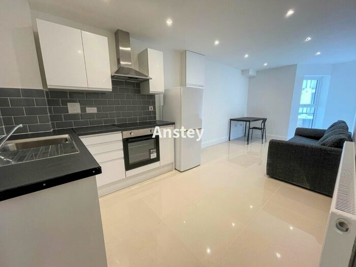 1 Bedroom Flat To Rent In Portswood Road, Southampton, Hampshire, SO17