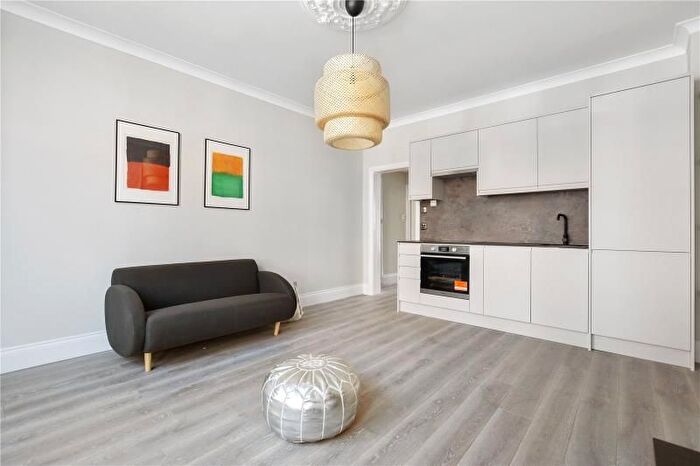 2 Bedroom Flat To Rent In St Julians Road, Kilburn, London, NW6