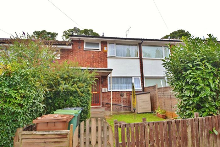 3 Bedroom Town House To Rent In North Close, Oakwood, Leeds, LS8