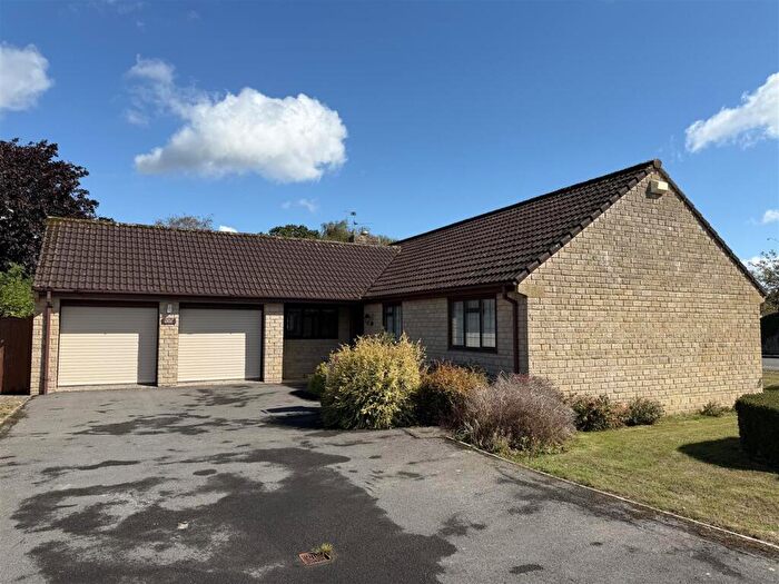 3 Bedroom House For Sale In Foxglove Close, Wyke, Gillingham, SP8