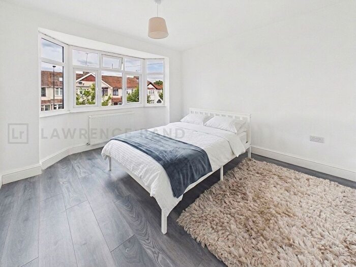 3 Bedroom Flat To Rent In Somerset Road, Southall, UB1