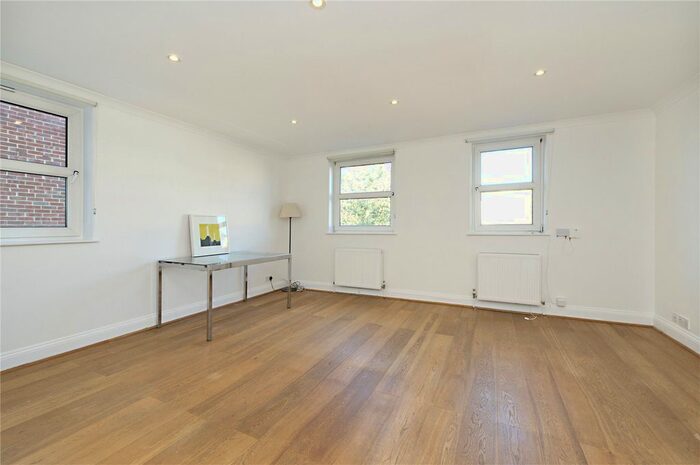 3 Bedroom Flat To Rent In Netherwood Road, London, W14