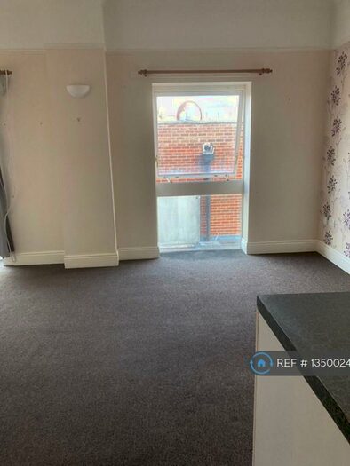 1 Bedroom Flat To Rent In Effingham Street, Ramsgate, Kent, CT11
