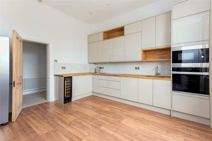 3 Bedroom Apartment To Rent In Evelyn Court, Malvern Road, Cheltenham, Gloucestershire, GL50