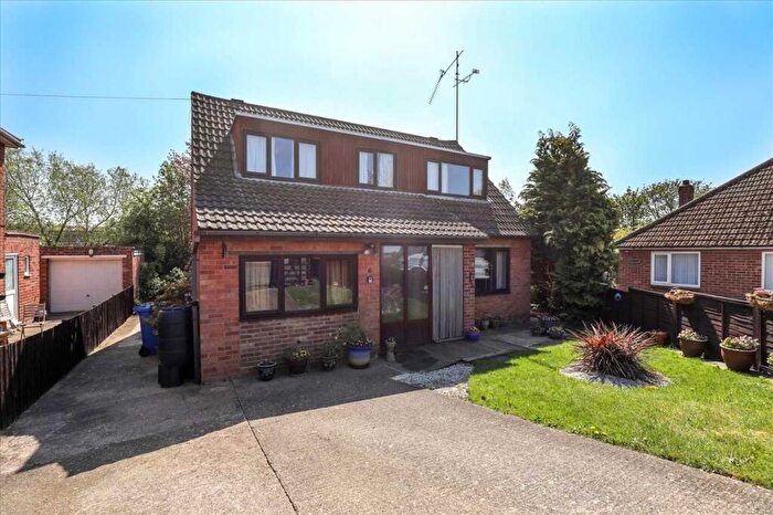 4 Bedroom Detached House For Sale In Ensleigh Close, Burton Latimer, NN15