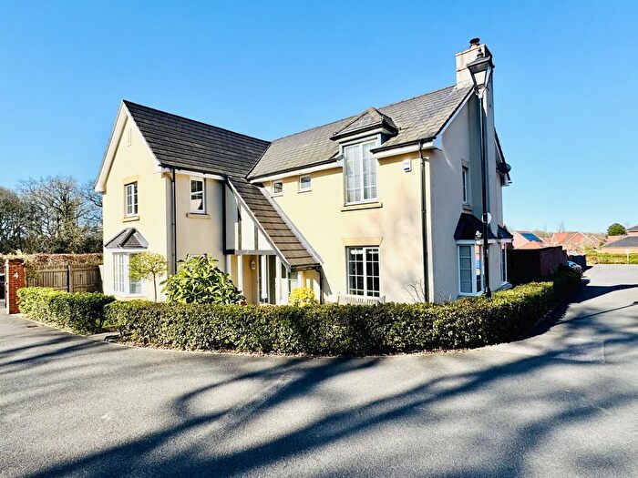 5 Bedroom Detached House For Sale In Chestnut Gardens, Hartley Wintney, RG27