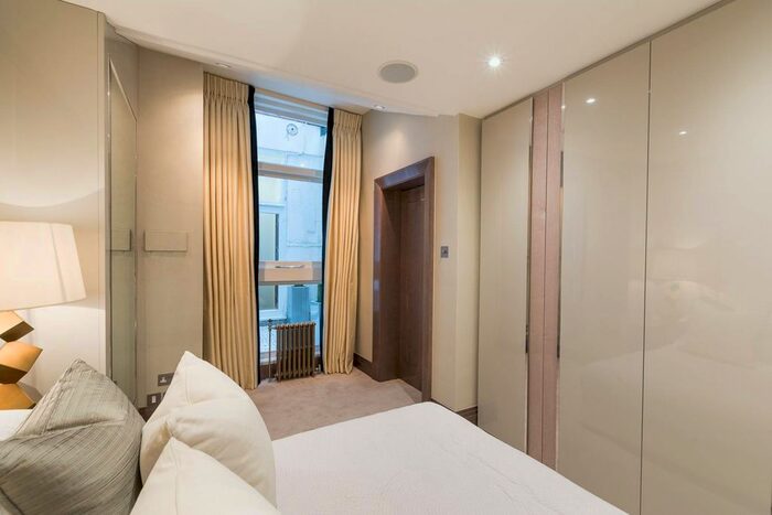 1 Bedroom Flat To Rent In Queens Gate, South Kensington, London, SW7