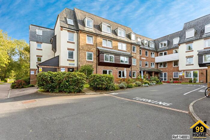 1 Bedroom Flat For Sale In Homestream House, Horsham, West Sussex, RH12