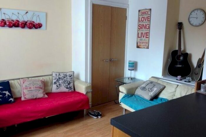 2 Bedroom Flat To Rent In The Walk, Roath, Cardiff, CF24