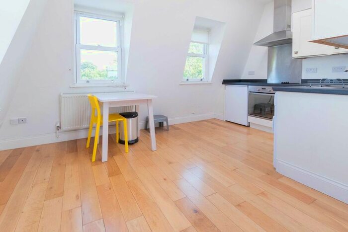 1 Bedroom Flat To Rent In Lower Mortlake Road, Kew, Richmond, TW9