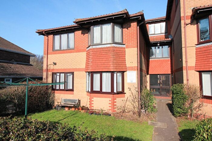 1 Bedroom Flat For Sale In Portsmouth Road, Sholing, SO19