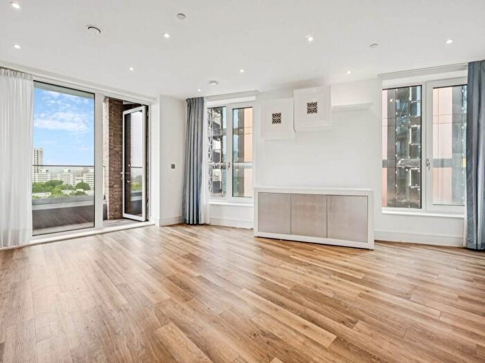 2 Bedroom Flat To Rent In Wilson House - London, Battersea, SW11