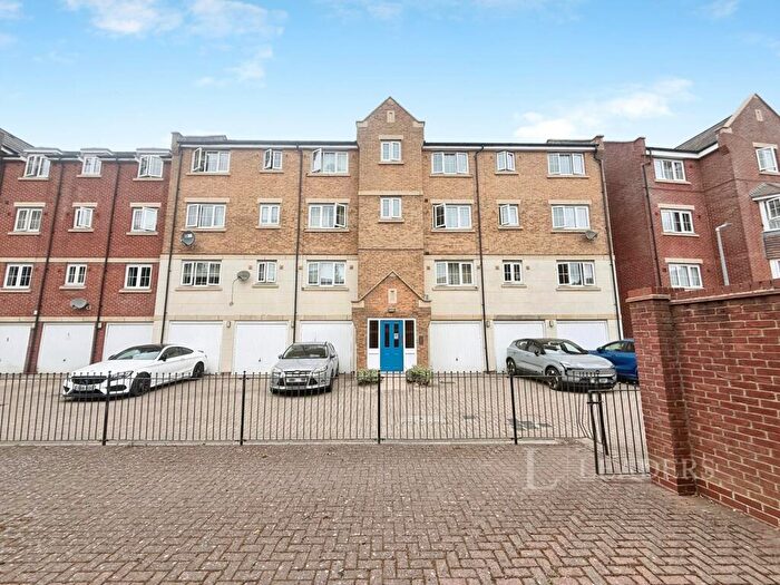 2 Bedroom Apartment For Sale In Luton Road, Dunstable, Bedfordshire, LU5