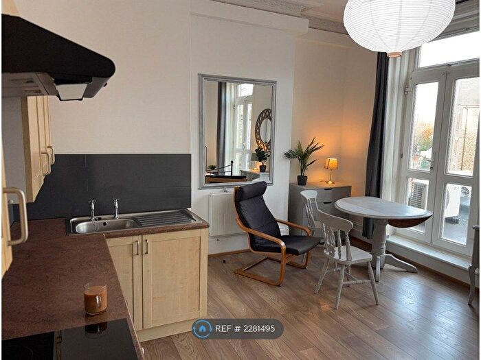 Studio To Rent In Shepherds Bush Road, Hammersmith, W6