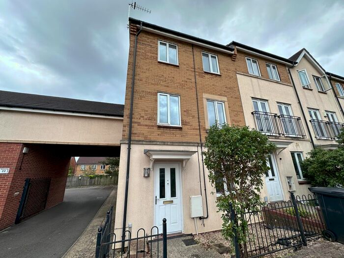 4 Bedroom End Of Terrace House To Rent In Thackeray, Horfield, Bristol, BS7