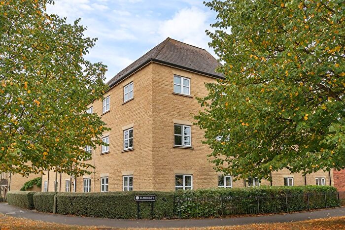 2 Bedroom Flat For Sale In Elmhurst Way, Carterton, Oxfordshire, OX18