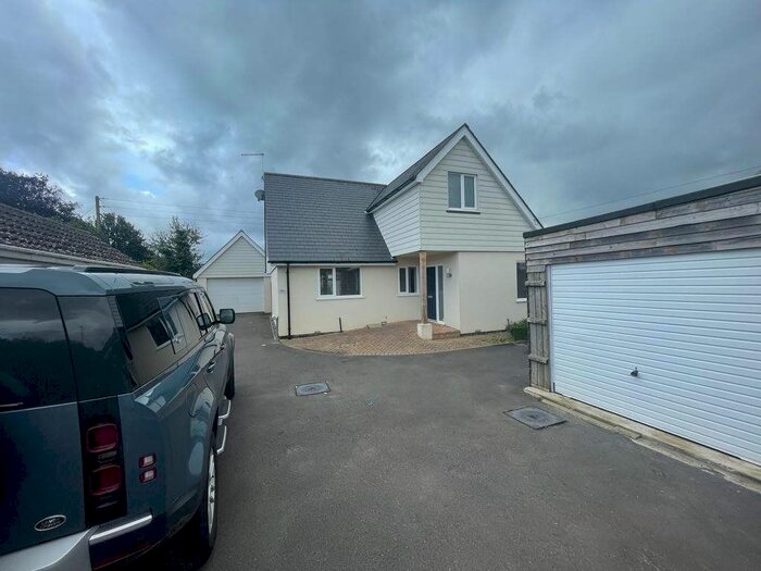 4 Bedroom Bungalow To Rent In Leigh Road, Wimborne, BH21