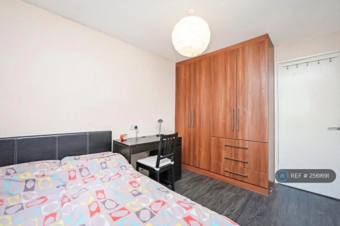 5 Bedroom Flat To Rent In Albany Close, London, N15