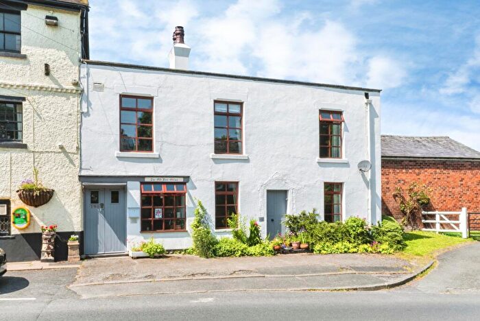 5 Bedroom Semi-Detached House For Sale In Park Lane, Poulton-le-fylde, FY6