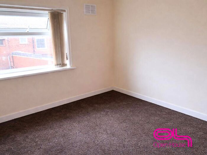 3 Bedroom Terraced House For Sale In Croston Street, Bolton, Greater Manchester, BL3