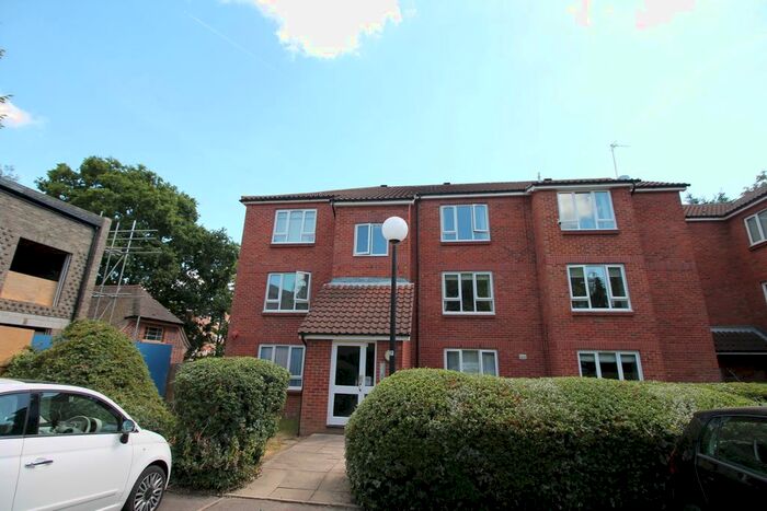 2 Bedroom Flat To Rent In Badgers Close, Enfield, EN2