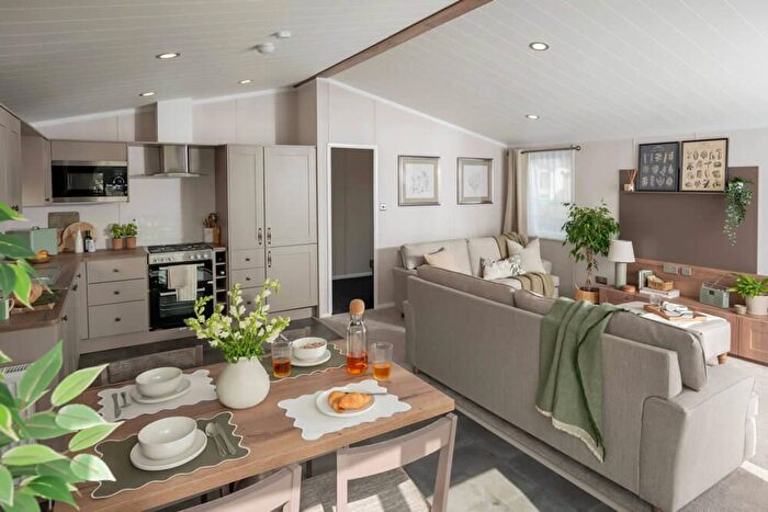 3 Bedroom Mobile/park Home For Sale In Flamingo Land, Malton, YO17