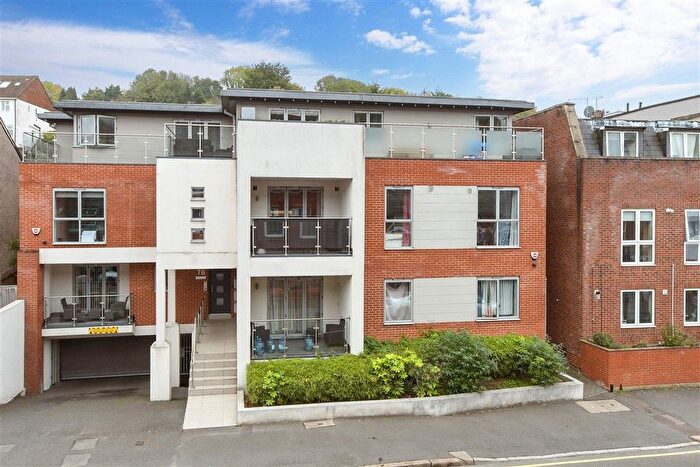 2 Bedroom Flat For Sale In Croydon Road, Caterham, Surrey, CR3