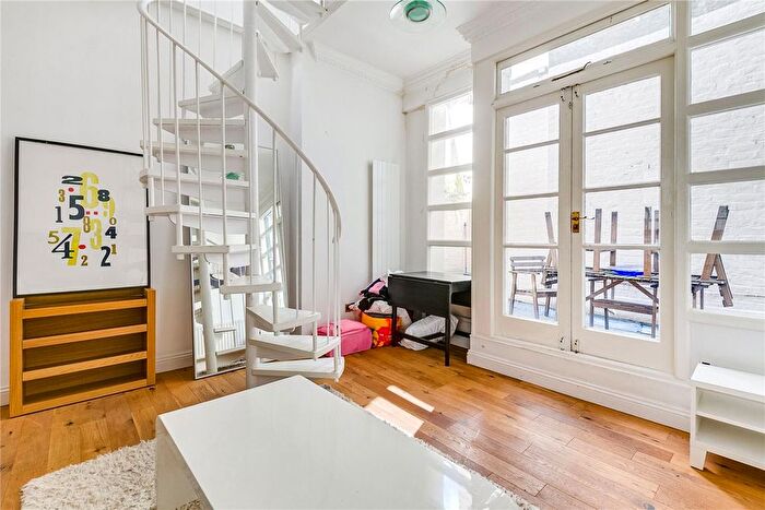 2 Bedroom Flat To Rent In Clanricarde Gardens, Notting Hill, W2