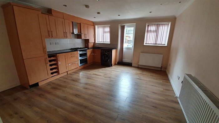 2 Bedroom Flat To Rent In Waddon New Road, CR0