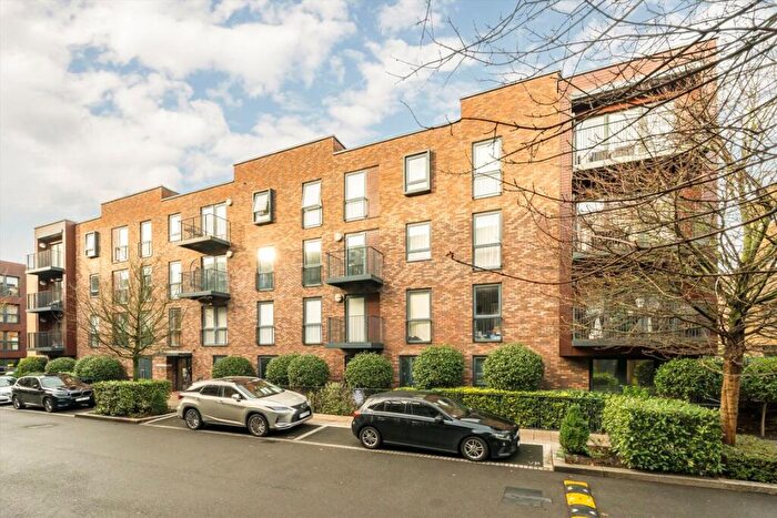 3 Bedroom Flat To Rent In Howard Road, Stanmore, HA7