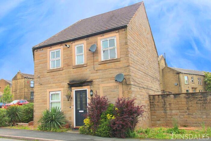 2 Bedroom Flat To Rent In Sharket Head Close, Queensbury, Bradford, BD13