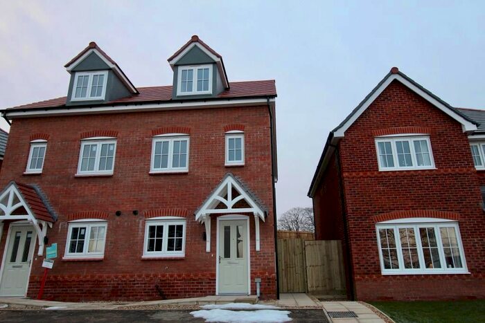 3 Bedroom Town House To Rent In Myatt Avenue, Stone, Staffordshire, ST15