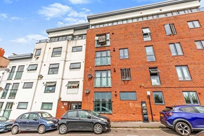 1 Bedroom Flat For Sale In Flat, Lawford Mews, Waterloo Road, Bristol, BS2