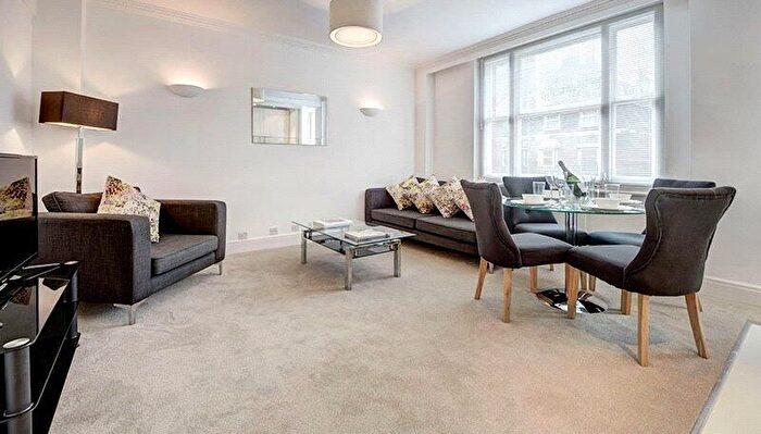 2 Bedroom Flat To Rent In Hill Street, London, W1J