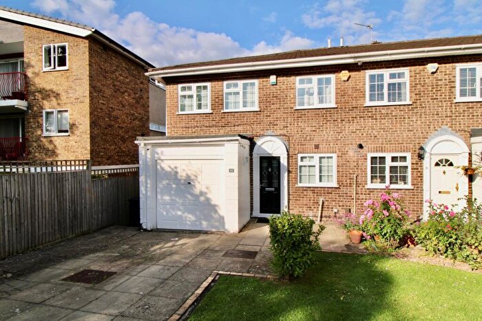 4 Bedroom End Of Terrace House For Sale In Cumberland Road, Bromley, BR2