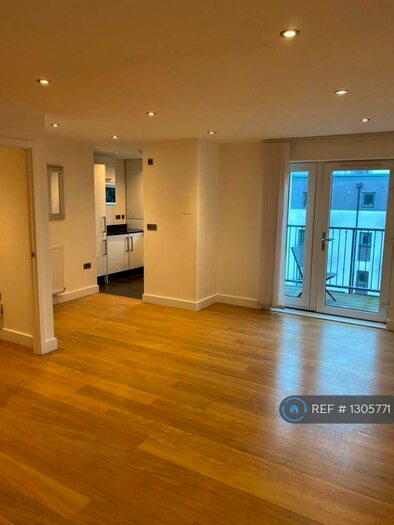 3 Bedroom Flat To Rent In Fairthorn Road, Greenwich, London, SE7