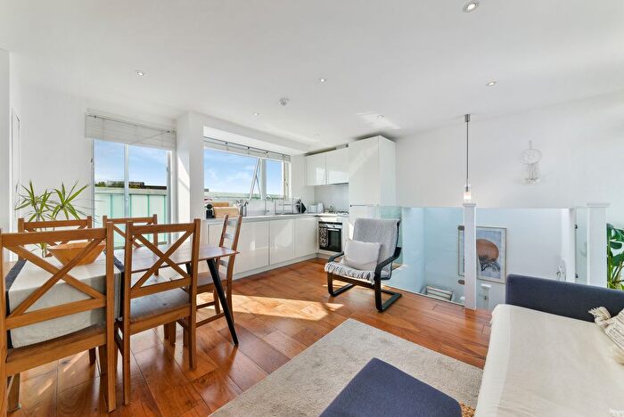 2 Bedroom Flat To Rent In Long Walk, London, SE1