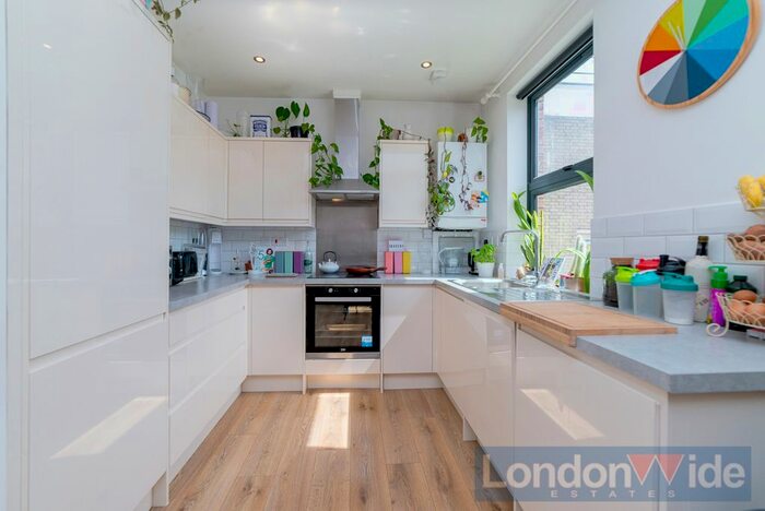 2 Bedroom Flat To Rent In , Crossford Street, London, SW9